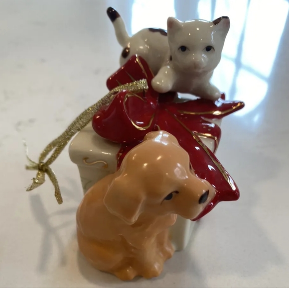 Ornament - Picture 2 of 7